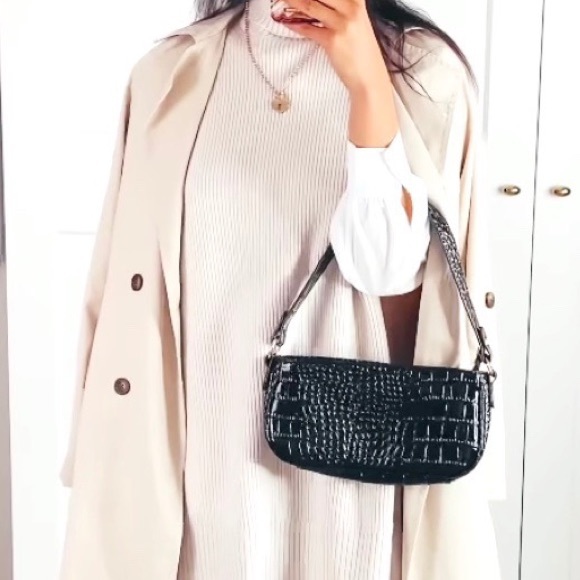 Handbags - ⭐️50% OFF SALE⭐️ NWOT VEGAN LEATHER BAGUETTE BAG